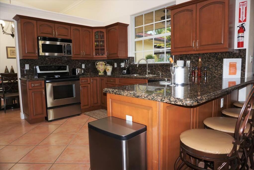 New Luxury Vacation Dream Rental- Sleeps 15! Miami Exteriér fotografie